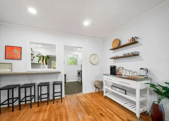 Rare Hidden Gem - Minutes From Downtown & Forsyth!